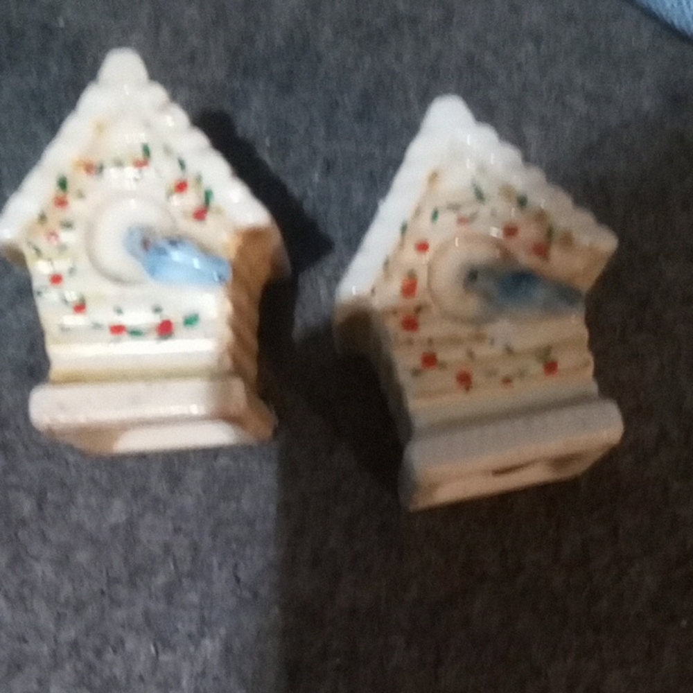 Charming Cream Birdhouse Accents